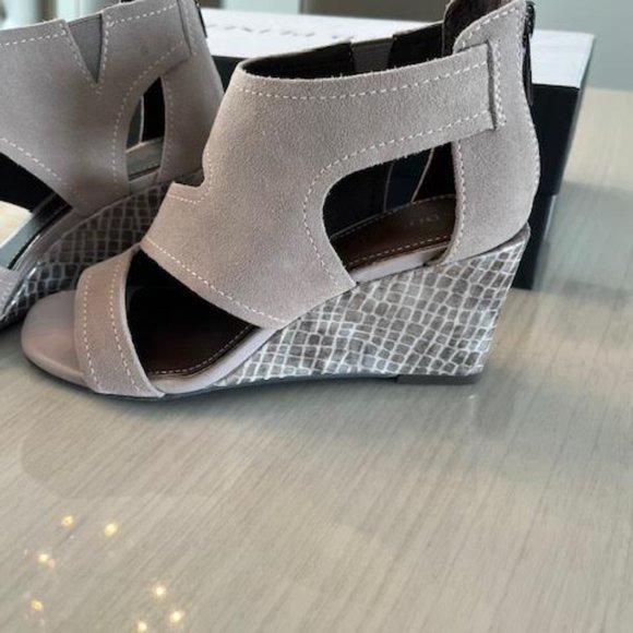 *NEW* Donald Pliner Sandal Size 5 - Picture 5 of 9